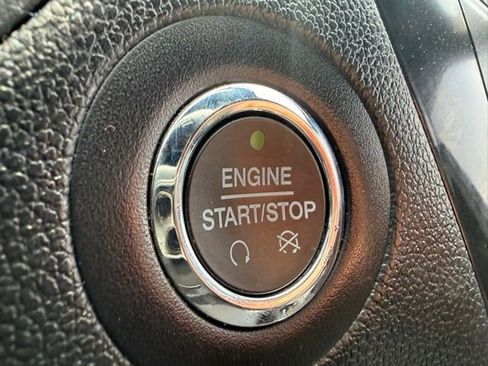 Used 2019 Ford Explorer XLT image 23