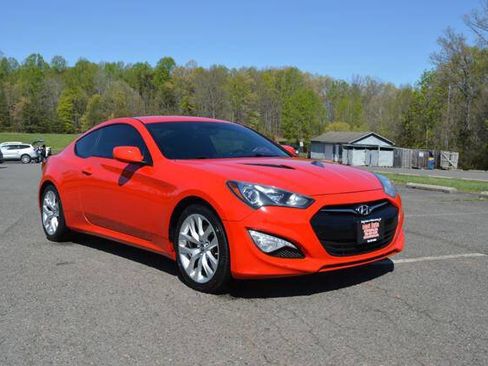 Used 2014 Hyundai Genesis 2.0T image 3