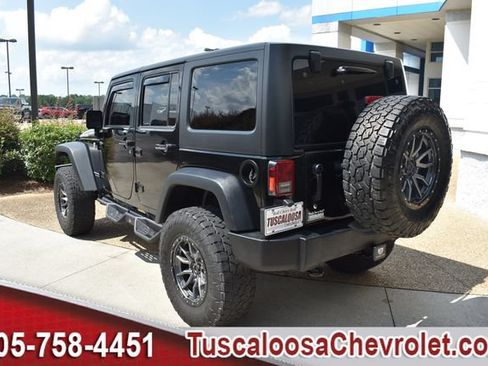 Used 2018 Jeep Wrangler Unlimited Rubicon w/ Connectivity Group AWD/4WD image 7