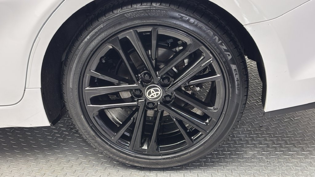 Used 2025 Toyota Camry SE FWD image 6