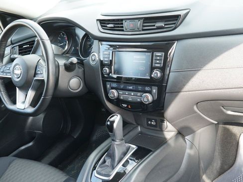 Used 2018 Nissan Rogue SV AWD/4WD image 26