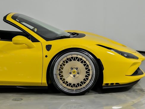Used 2021 Ferrari F8 Tributo RWD image 15