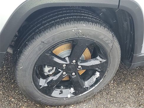 New 2025 Jeep Grand Cherokee L Altitude image 5