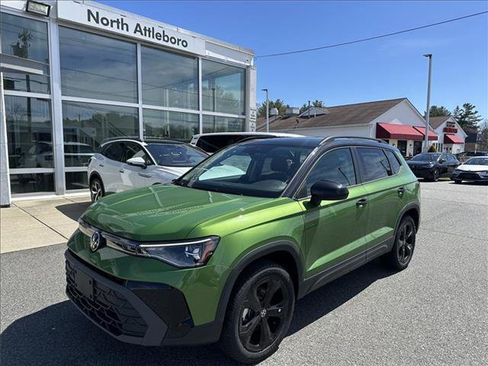 New 2026 Volkswagen Taos SE AWD/4WD image 2
