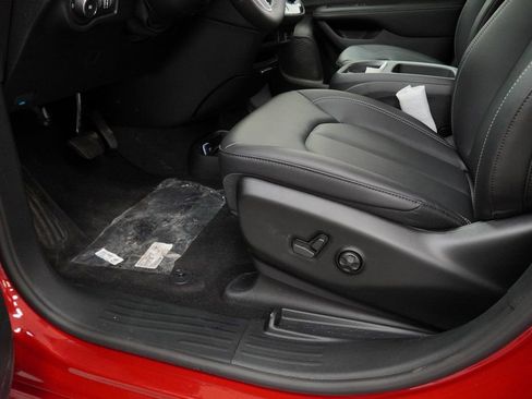 New 2026 Chrysler Pacifica Select image 28