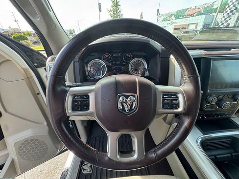 Used 2017 RAM 1500 Laramie AWD/4WD image 16