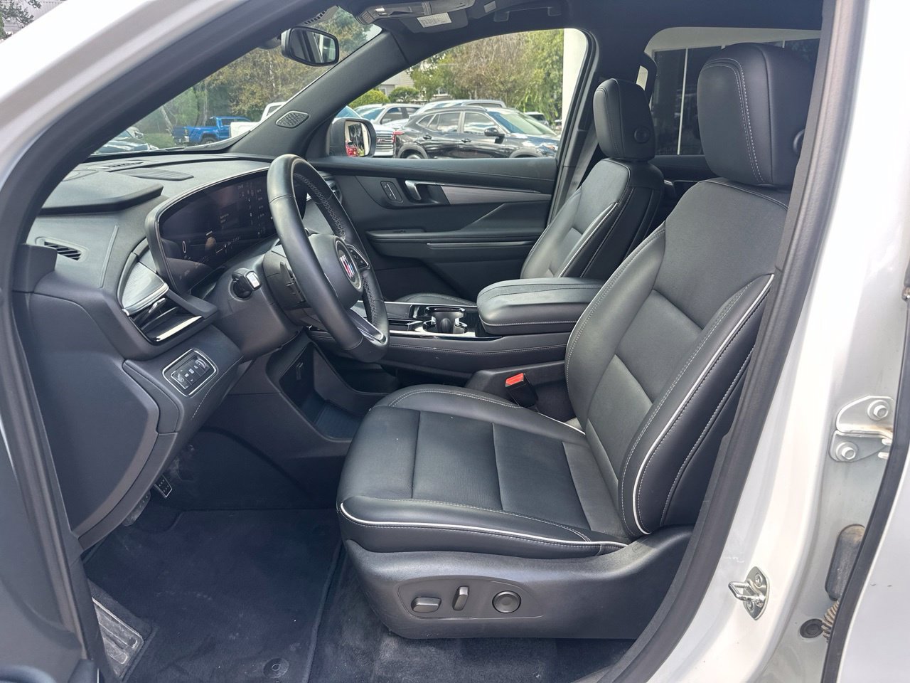 Used 2025 Buick Enclave Preferred FWD image 9