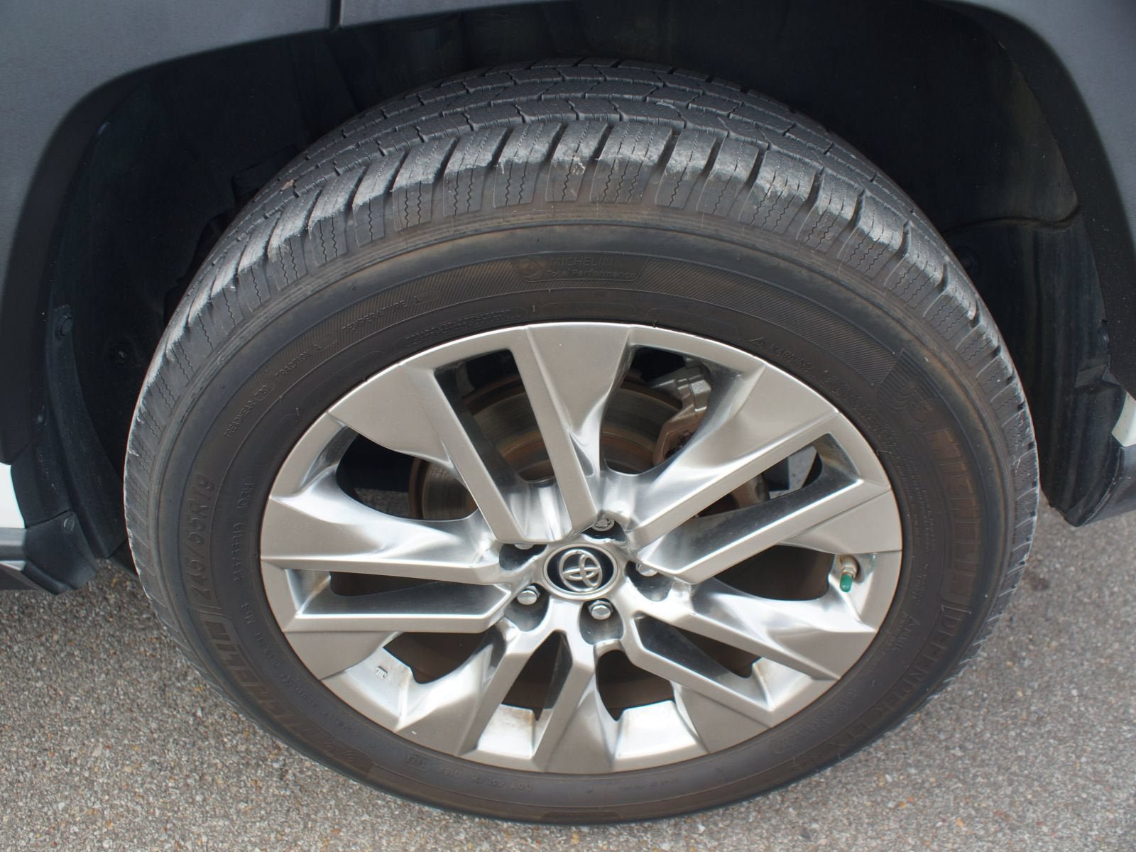 Used 2019 Toyota RAV4 Limited w/ Advanced Technology Package FWD image 27