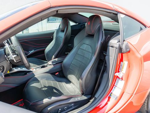 Used 2017 Ferrari California T RWD image 11