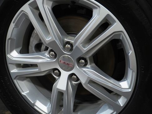 Used 2023 GMC Terrain SLE w/ Driver Convenience Package FWD image 10