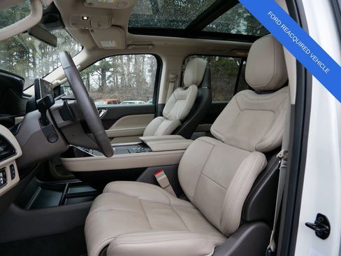Used 2024 Lincoln Navigator L Reserve image 17