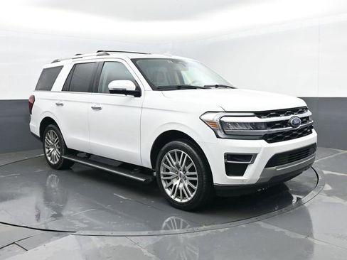 Used 2024 Ford Expedition Limited image 3