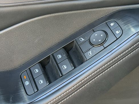 Used 2025 Nissan Rogue SV image 28