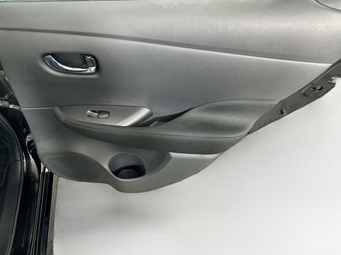 Used 2025 Nissan Leaf S image 27