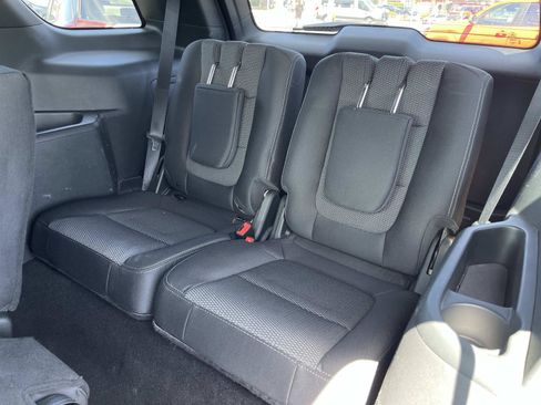 Used 2019 Ford Explorer XLT w/ Equipment Group 201A FWD image 15