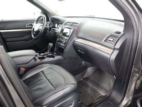 Certified 2018 Ford Explorer XLT w/ Equipment Group 202A image 39