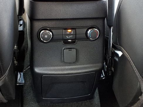 Used 2017 Ford Explorer XLT w/ Equipment Group 202A image 9