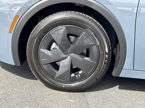 New 2027 Toyota Prius LE FWD image 6