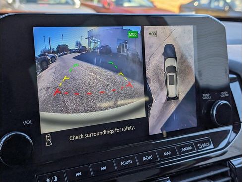 Used 2023 Nissan Pathfinder Platinum image 19