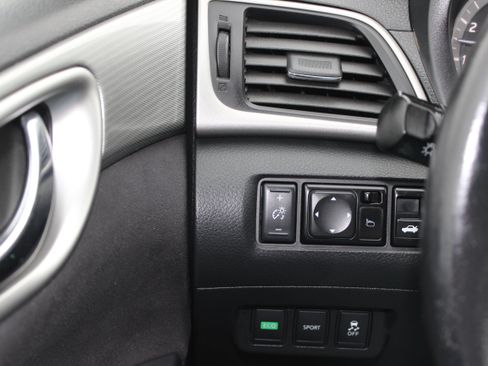 Used 2013 Nissan Sentra SR w/ Driver Pkg FWD image 9