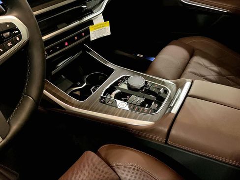 Used 2025 BMW X7 xDrive40i w/ M Sport Package AWD/4WD image 16
