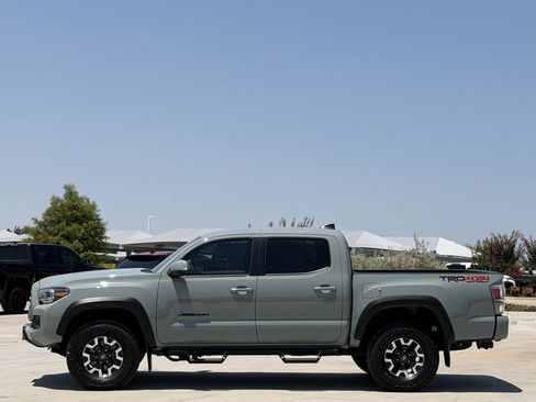 Used 2023 Toyota Tacoma TRD Off-Road w/ Technology Package AWD/4WD image 3