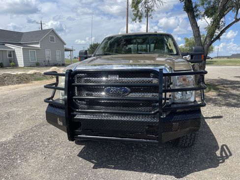 Used 2011 Ford F250 Lariat w/ Lariat Interior Pkg image 2