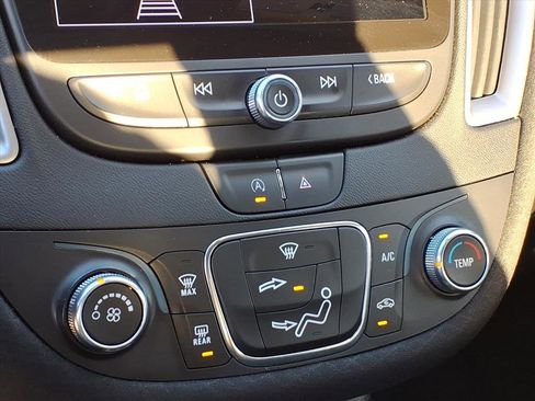 Used 2021 Chevrolet Malibu LS image 25