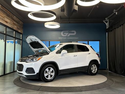 Used 2018 Chevrolet Trax LT w/ LT Convenience Package FWD image 23
