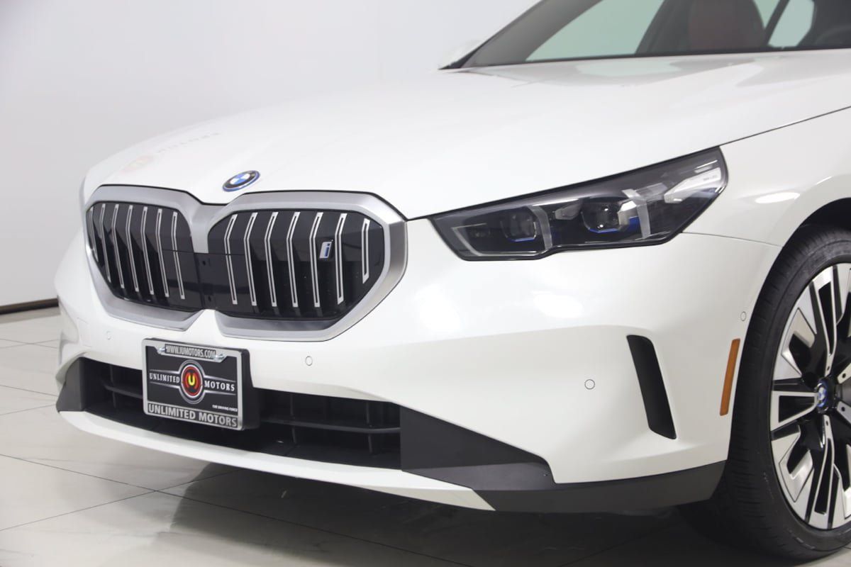 Used 2024 BMW i5 eDrive40i w/ Convenience Package RWD image 46