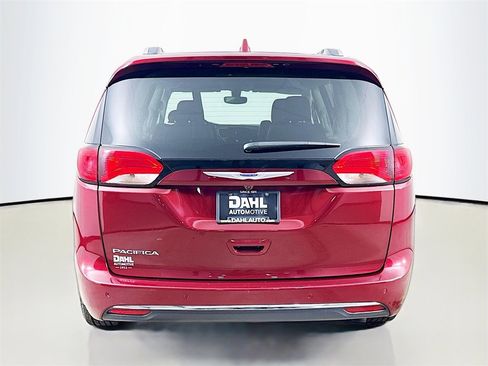 Used 2020 Chrysler Pacifica Touring-L Plus image 15
