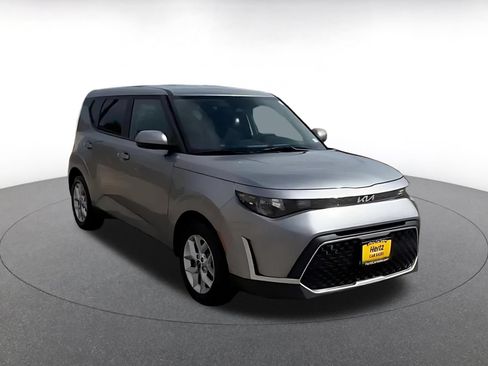 Used 2025 Kia Soul LX w/ LX Technology Package FWD image 3