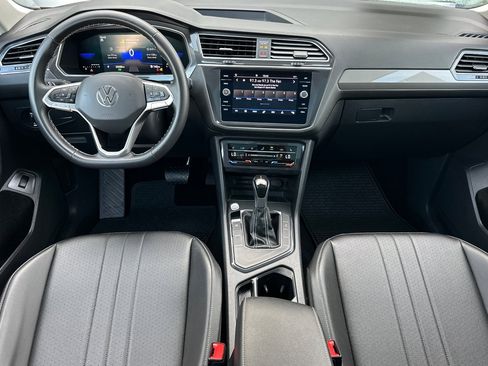 Certified 2022 Volkswagen Tiguan SE w/ Panoramic Sunroof Package image 14
