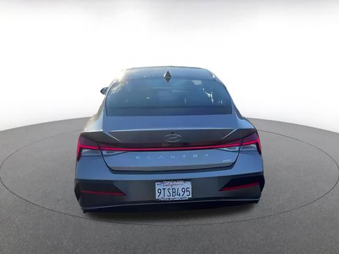 Used 2025 Hyundai Elantra Limited image 12