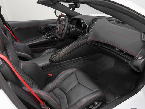Used 2024 Chevrolet Corvette Stingray Premium Cpe w/ Stealth Interior Trim Package RWD image 2