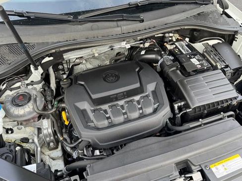 Used 2022 Volkswagen Tiguan SE R-Line image 32