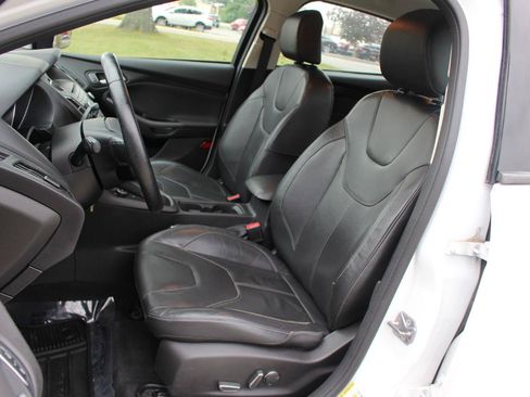 Used 2015 Ford Focus SE w/ Equipment Group 201A FWD image 15