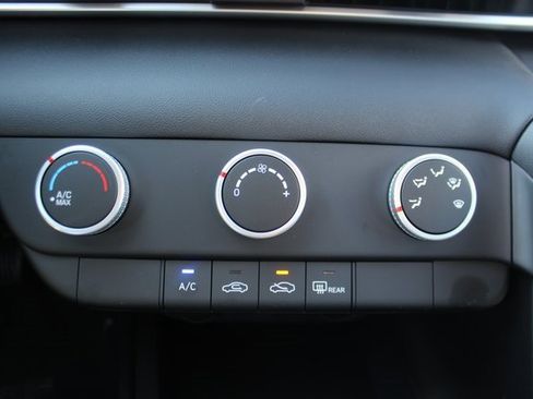 New 2026 Hyundai Elantra SE image 18