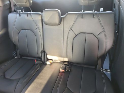 New 2026 Chrysler Pacifica Select image 6