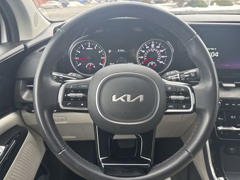 Used 2023 Kia Carnival EX image 13