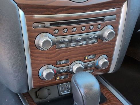 Used 2020 Nissan Pathfinder Platinum image 23