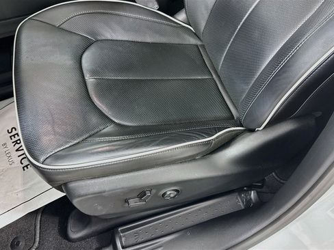 Used 2024 Chrysler Pacifica Limited w/ S Appearance Package FWD image 21