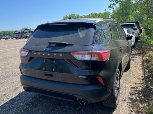 Used 2021 Ford Escape SE w/ SE Sport Appearance Package AWD/4WD image 3