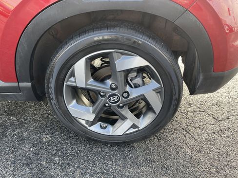 Used 2024 Hyundai Venue Limited image 8