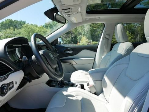 Used 2019 Jeep Cherokee Limited AWD/4WD image 8