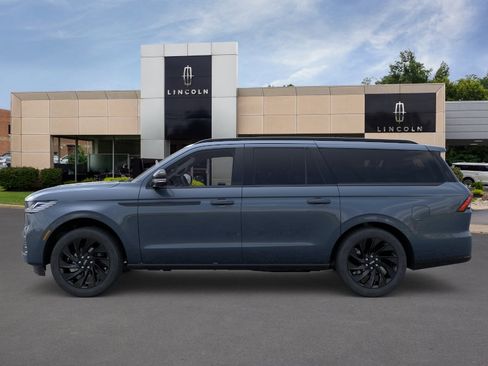 New 2025 Lincoln Navigator L Reserve w/ Jet Appearance Package AWD/4WD image 4