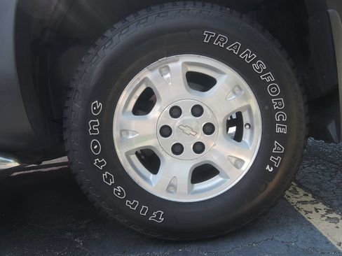 Used 2003 Chevrolet Avalanche 4x4 w/ The North Face Edition image 5