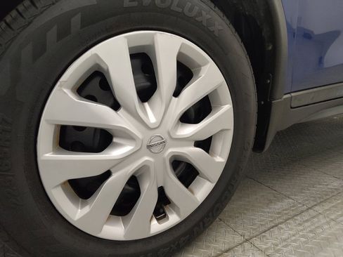 Used 2018 Nissan Rogue S AWD/4WD image 31