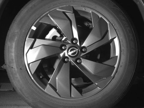 Used 2025 Nissan Rogue SV FWD image 18