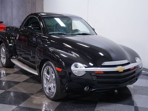Used 2005 Chevrolet SSR w/ Preferred Equipment Group image 15
